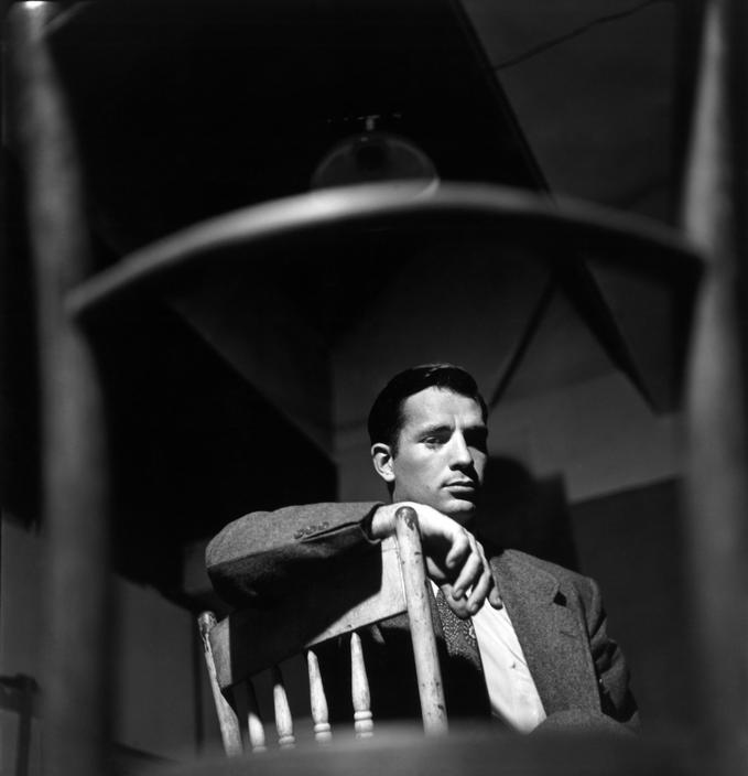 Fotografía de Jack Kerouac, tomada por Elliot Erwitt.