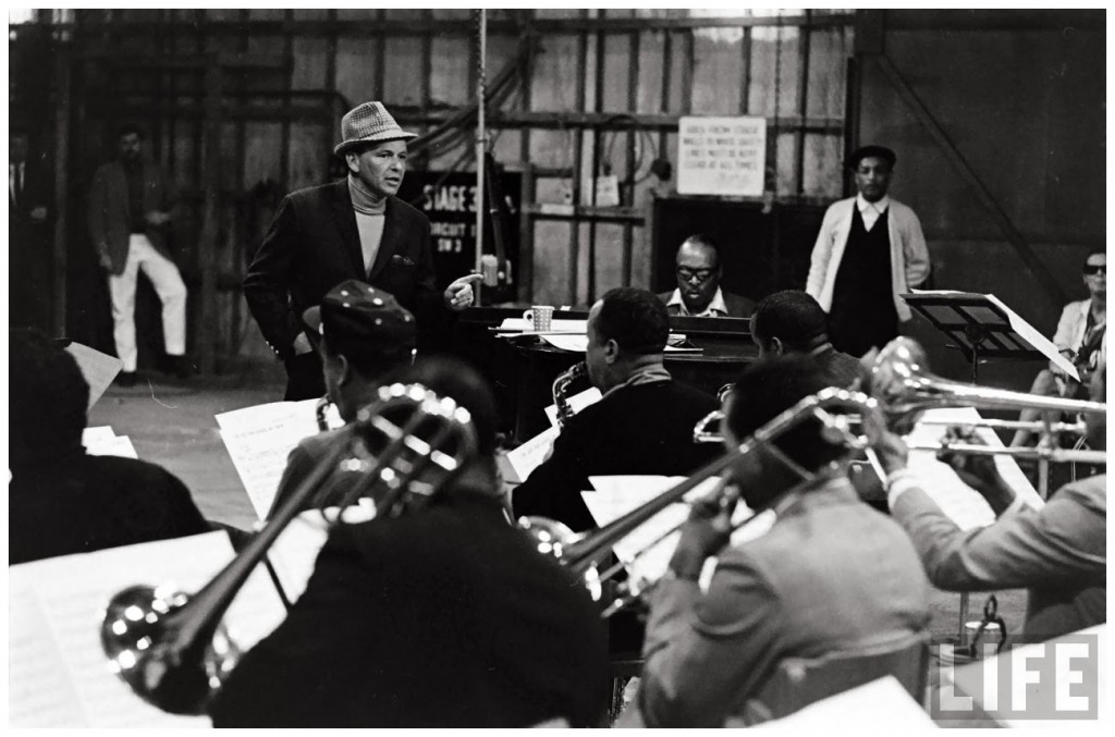 photo-john-dominis-frank-sinatra-come-dance-with-me-with-count-basie-sunglas